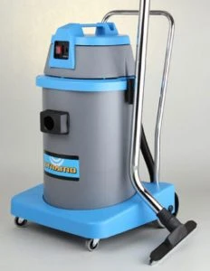 Wet Vac with Double Walled Squeegee