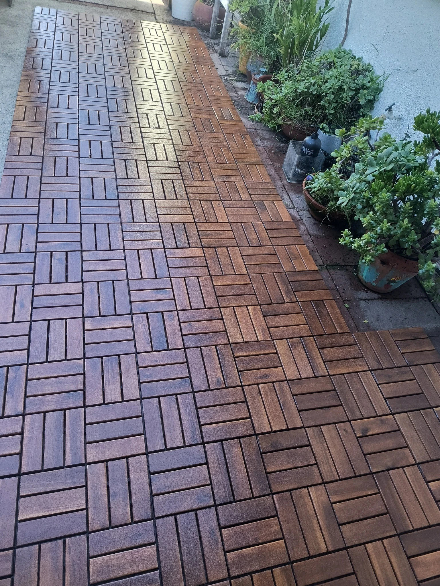 SparkleTuff makes wood last and makes it anti-slip with a wet look